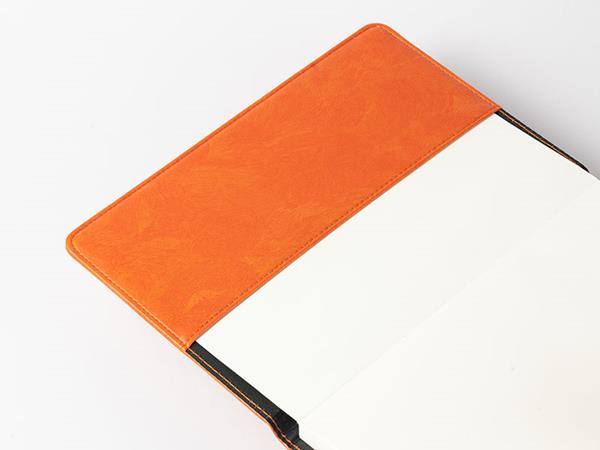 Ежедневники из экокожи черного/оранжевого цвета, застежка на магните, 80 страниц в клетку 