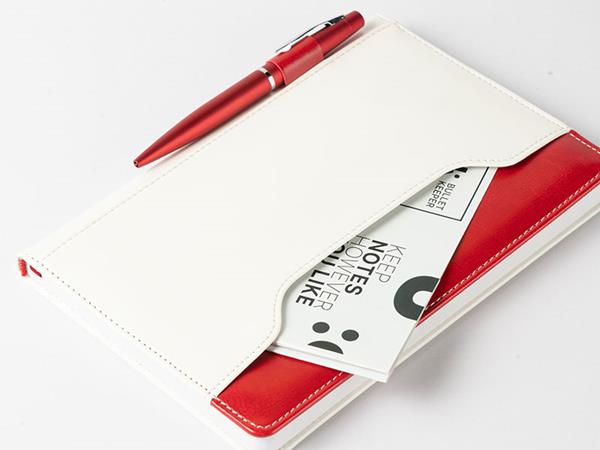 Пэчворк-ежедневники в кожаной обложке, петля для ручки, контрастные цвета, карман для документов, 80 страниц в линейку
